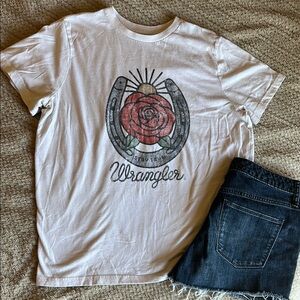 Wrangler White Tee with Rose and Horseshoe Graphic